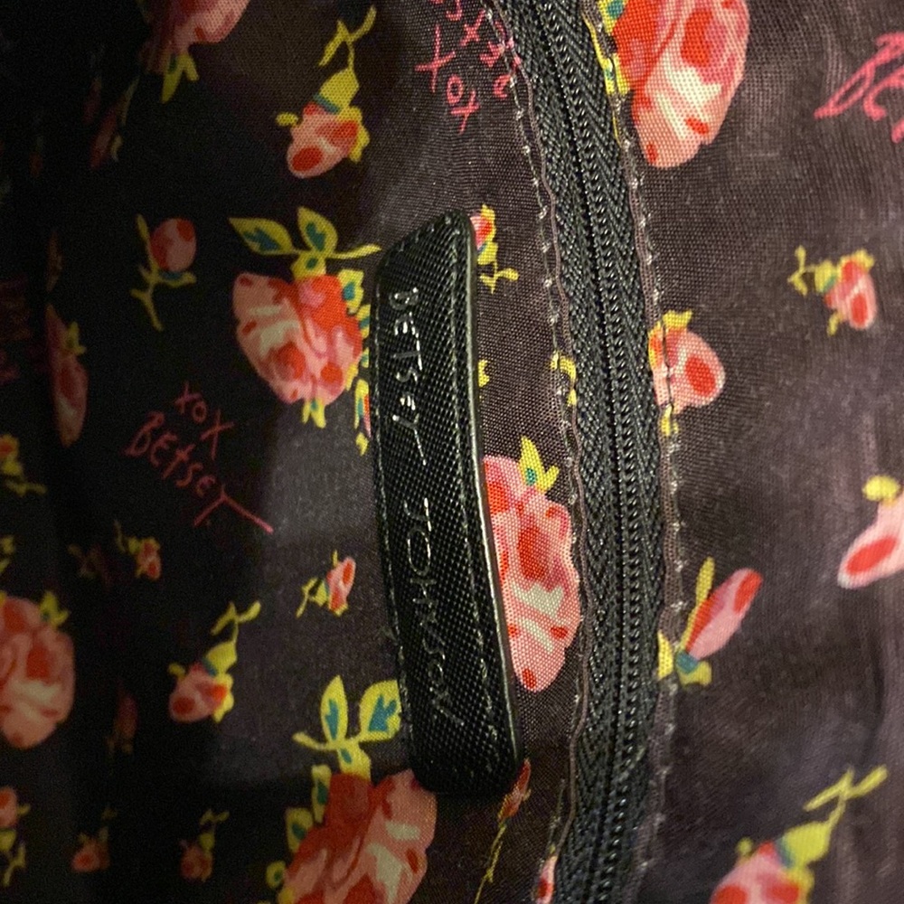 Betsy Johnson black cross body purse - Picture 5 of 11